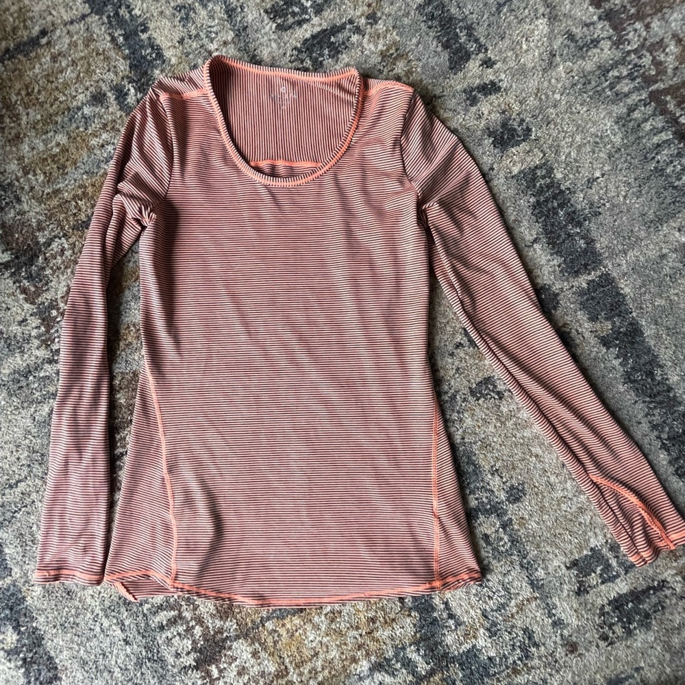 **SOLD** Athleta Long Sleeve Chi Top